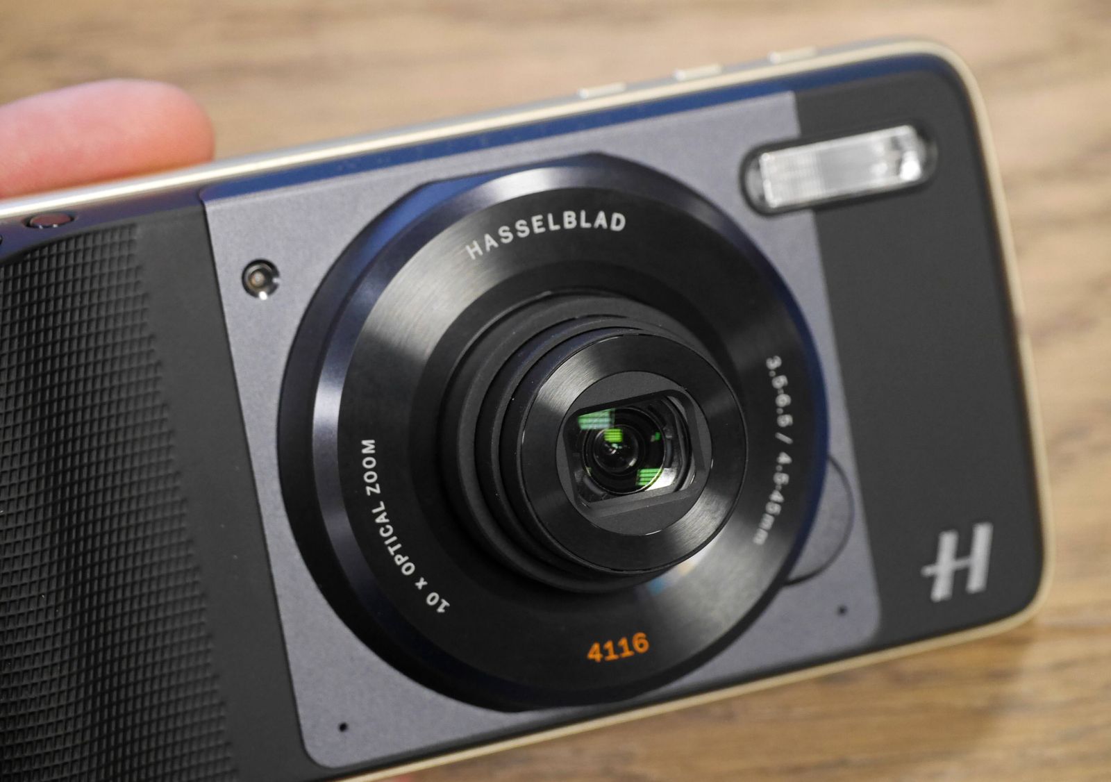 Hasselblad True Zoom Moto Mod Review