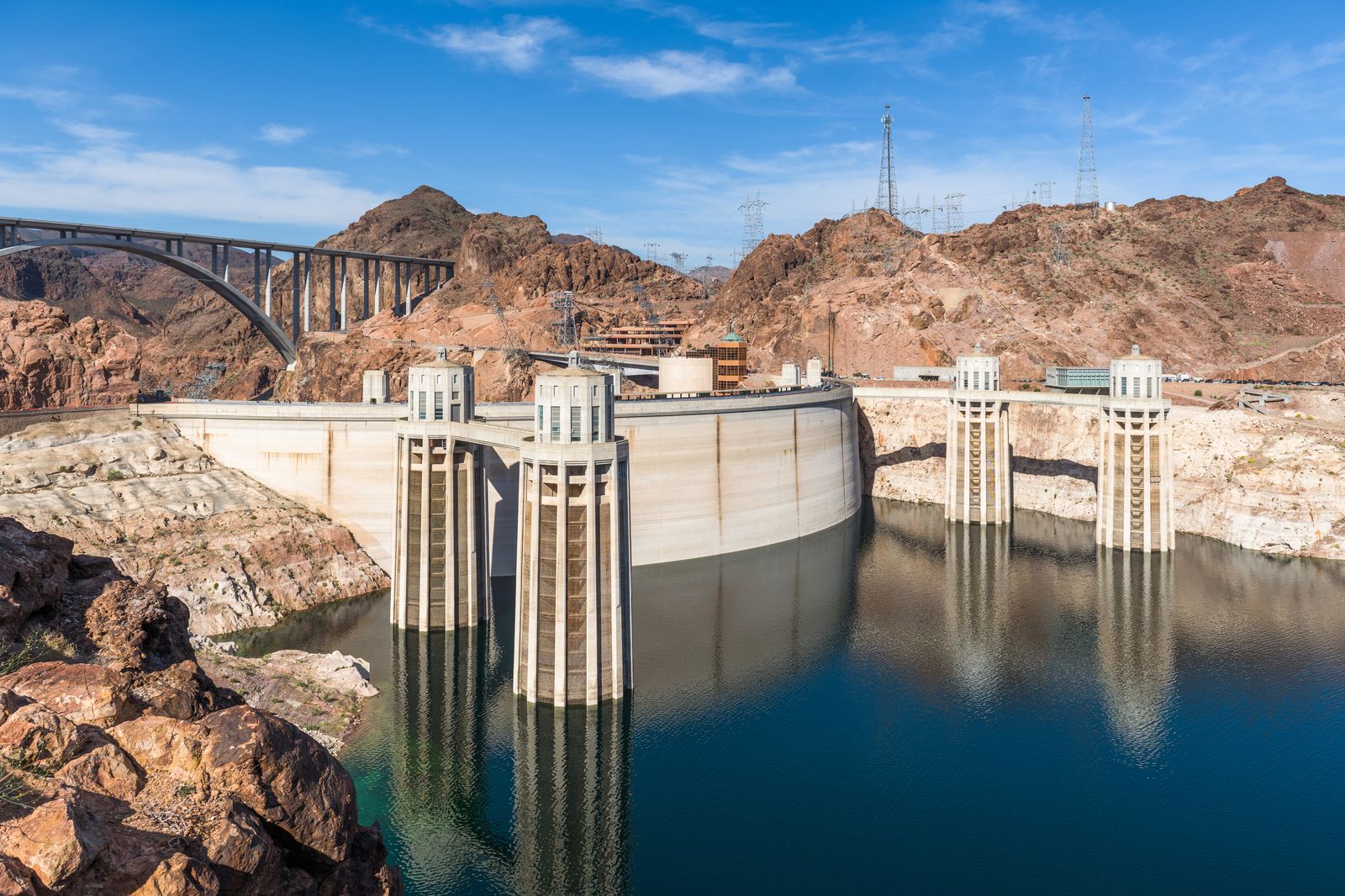 Clark causes a leak at the Hoover Dam scene in Vegas Vacation