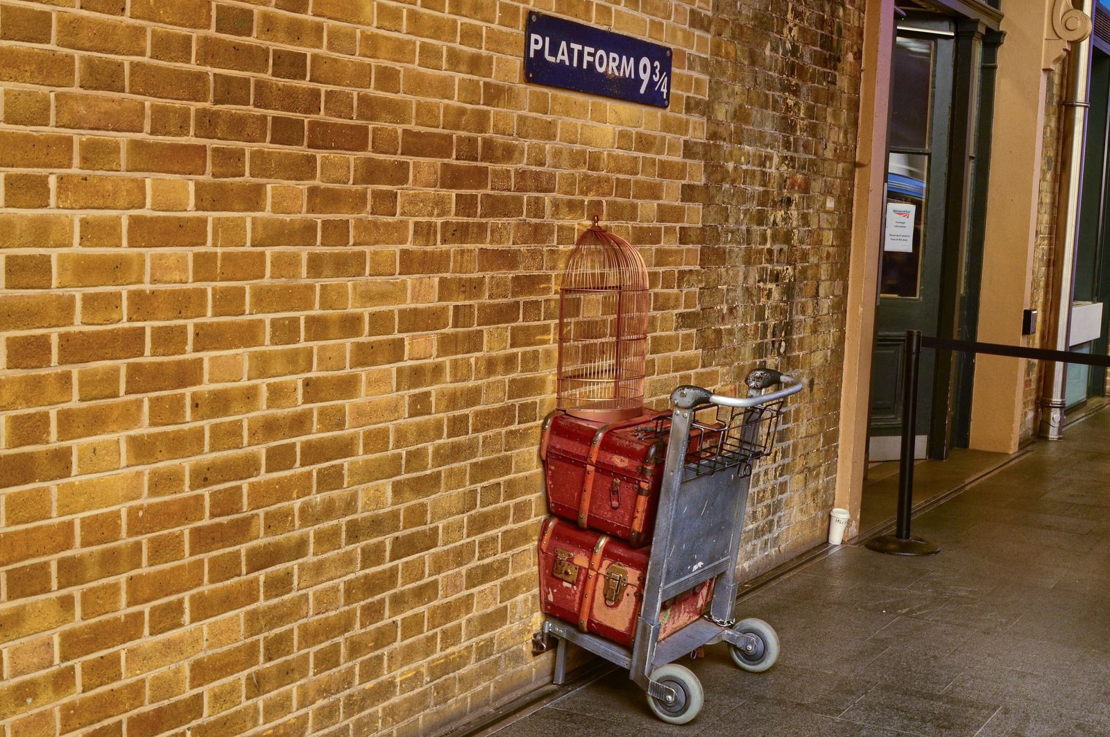 Harry boards the Hogwarts Express at Platform 9 ¾ scene in Harry Potter